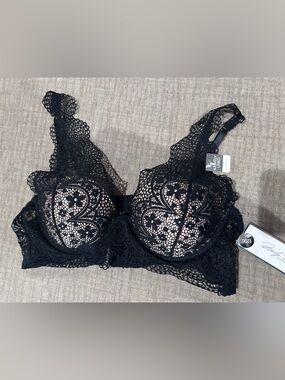 NWTs, Marilyn Monroe, size 36B Lace Balconette Bra - Black, elegant